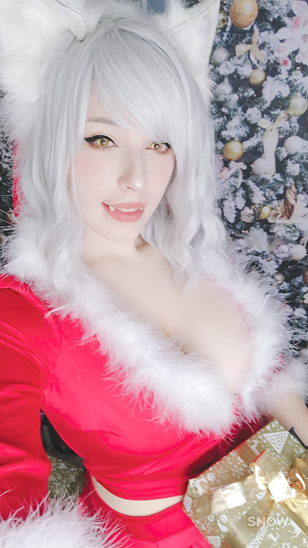 Pialoof-Christmas-Hanekawa selfie(2)